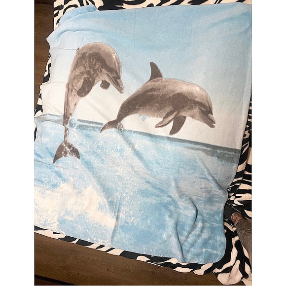 5 throw blankets ✨WILL SELL SEPARATELY ✨ - Picture 3 of 3